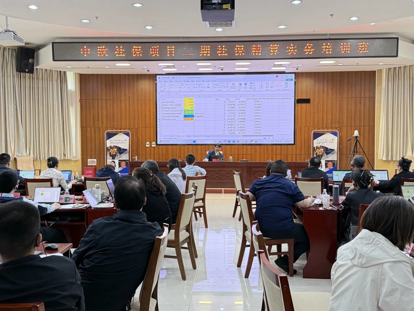 Trainer delivered lecture during the actuarial training in social security_Apr 2025