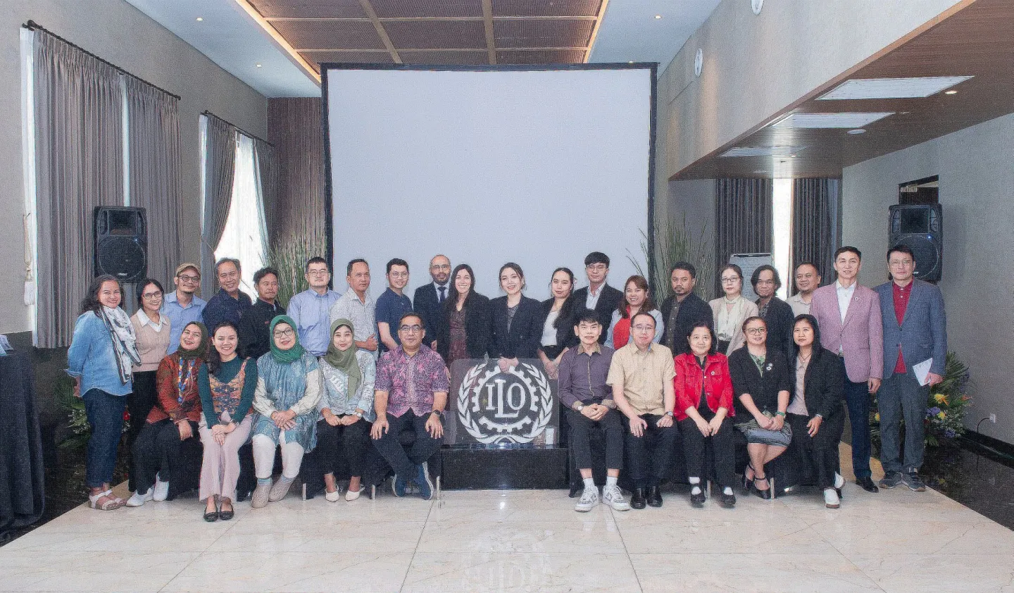 A group photo of participants of CoP on Just Energy Transition in Asia