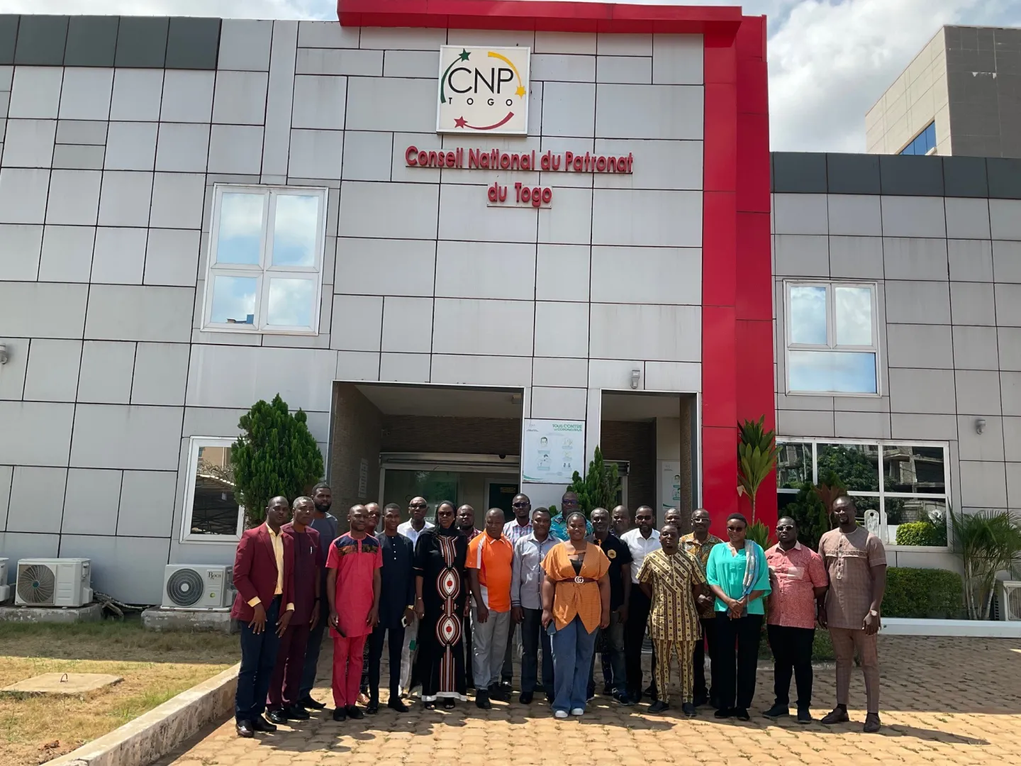 Participants à la formation SST à la CNP du Togo et spécialistes de l'OIT