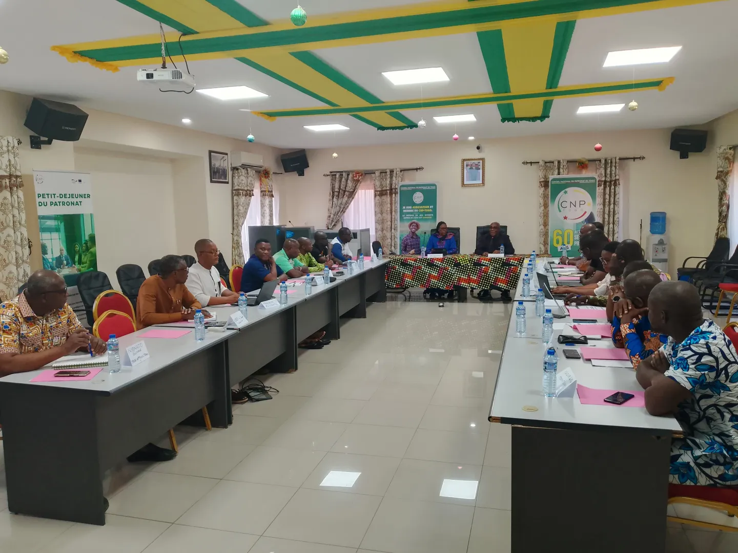 Participants à la formation SST à la CNP du Togo et spécialistes de l'OIT