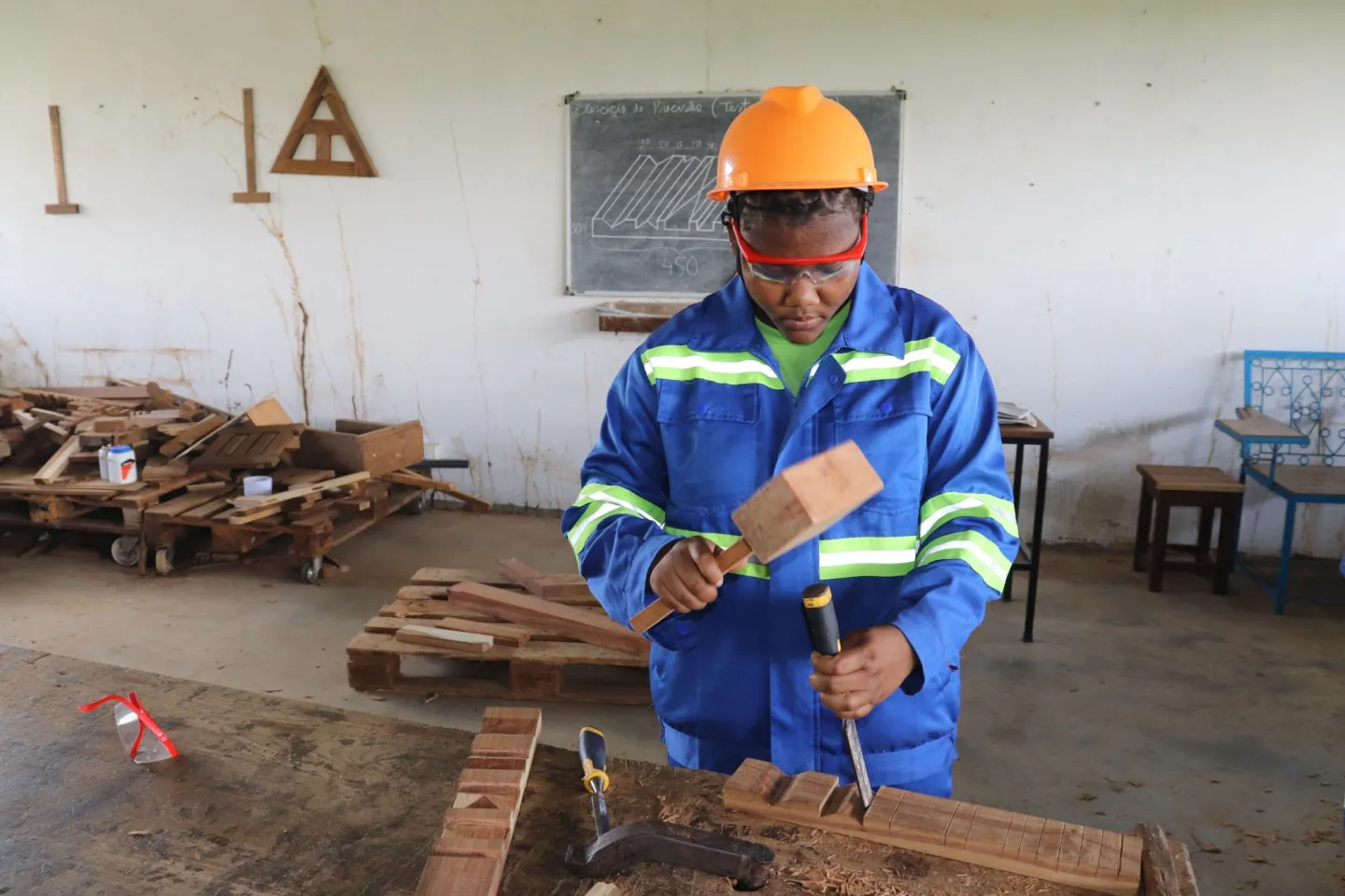 A student doing practical works 
