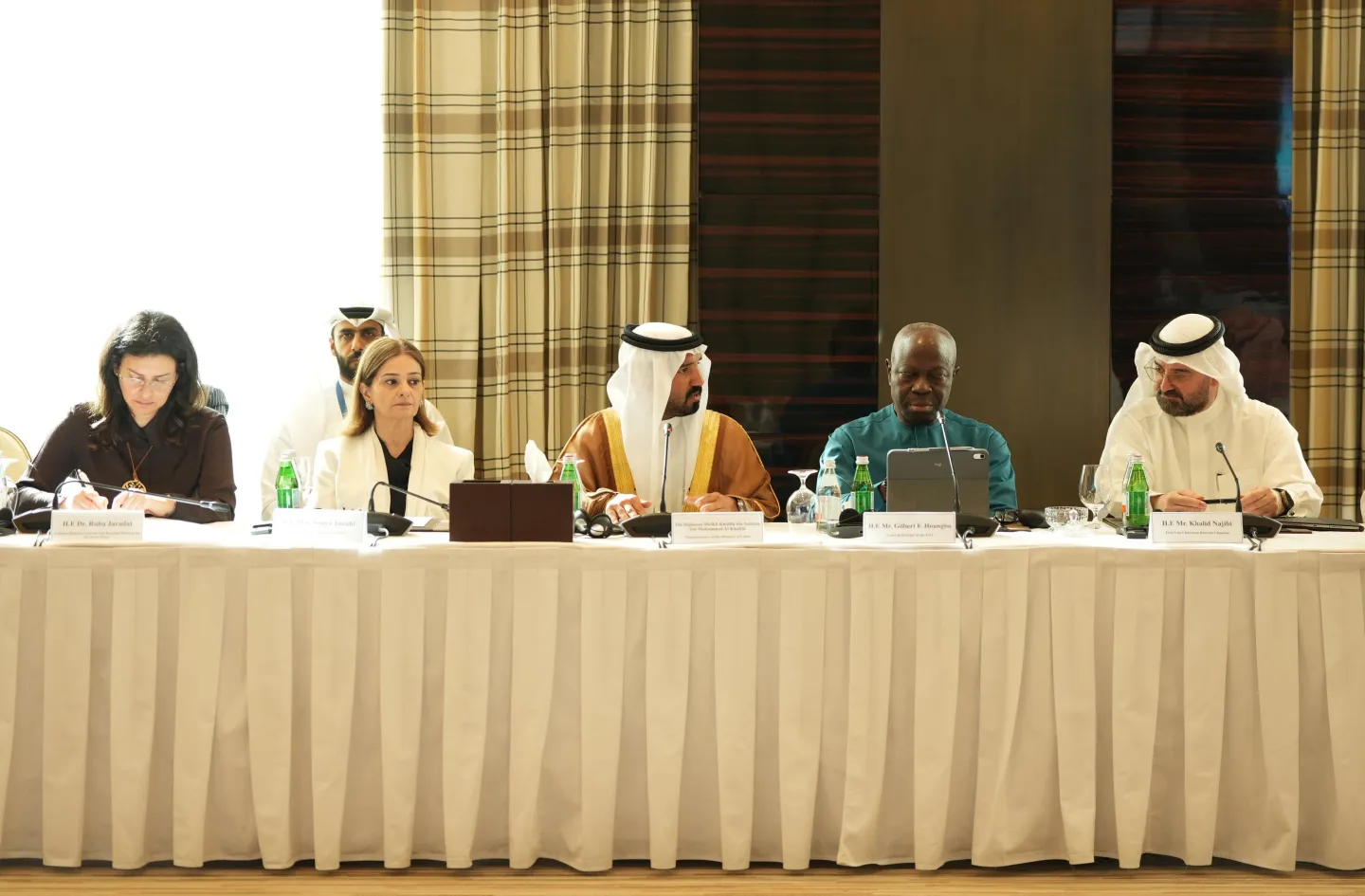 ILO Director-General Houngbo participates in a tripartite meeting with government, employer and worker representatives from Bahrain. ©Bahrain Chamber of  مدير عام منظمة العمل الدولية هونغبو يشارك في اجتماع ثلاثي مع ممثلين عن الحكومة وأصحاب العمل والعمال من البحرين.and Industry