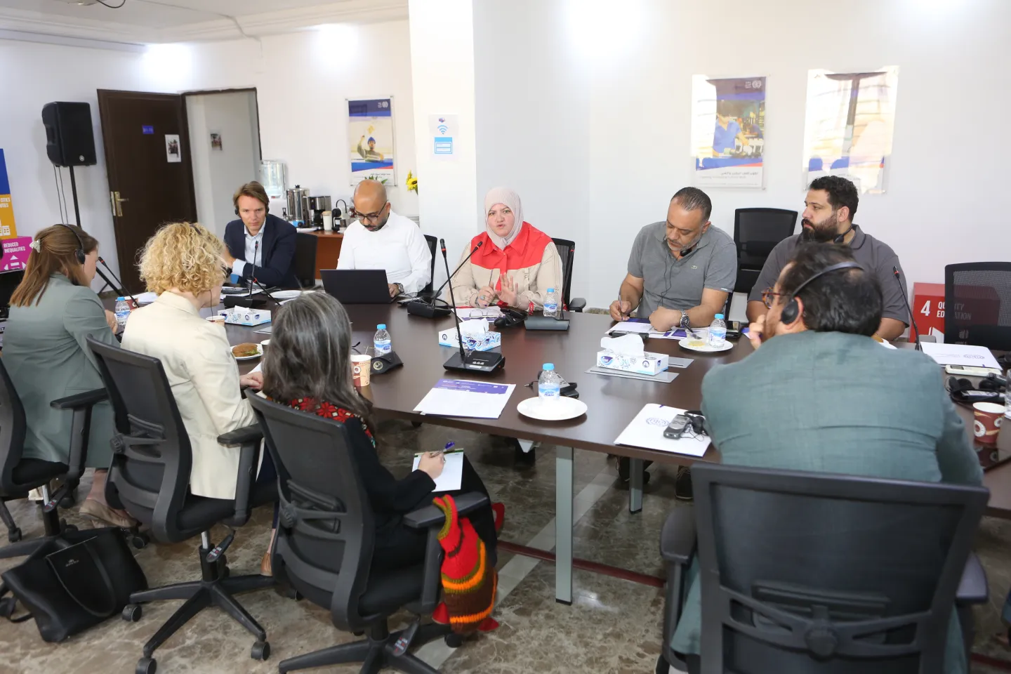 وفدان من السفارتين النرويجية والهولندية — اثنان من الجهات المانحة لبرنامج استدامة++ — التقيا بالمستفيدين من البرنامج في مكتب منظمة العمل الدولية في عمّان.