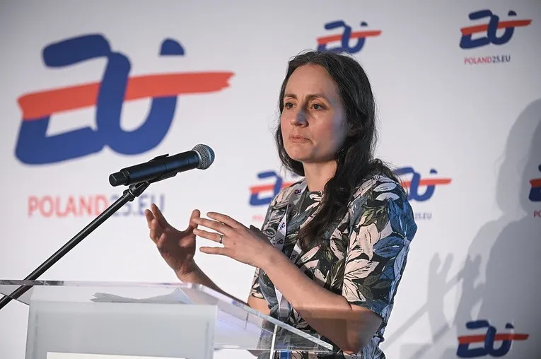 Irene Wintermayr, Policy Officer, addresses the conference.