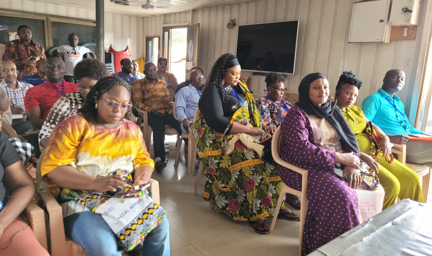 Participants visited a market, where unions are organizing workers in informal sectors, such as transport and market sells 
