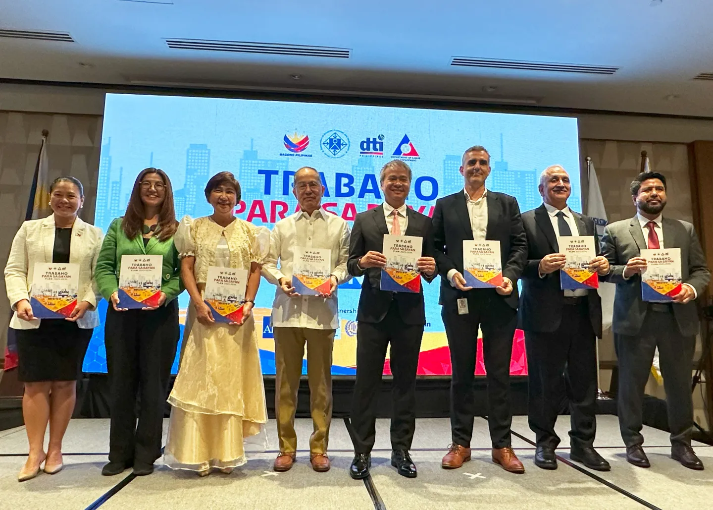 Philippine government officials with ILO, ADB, Australian Embassy and World Bank