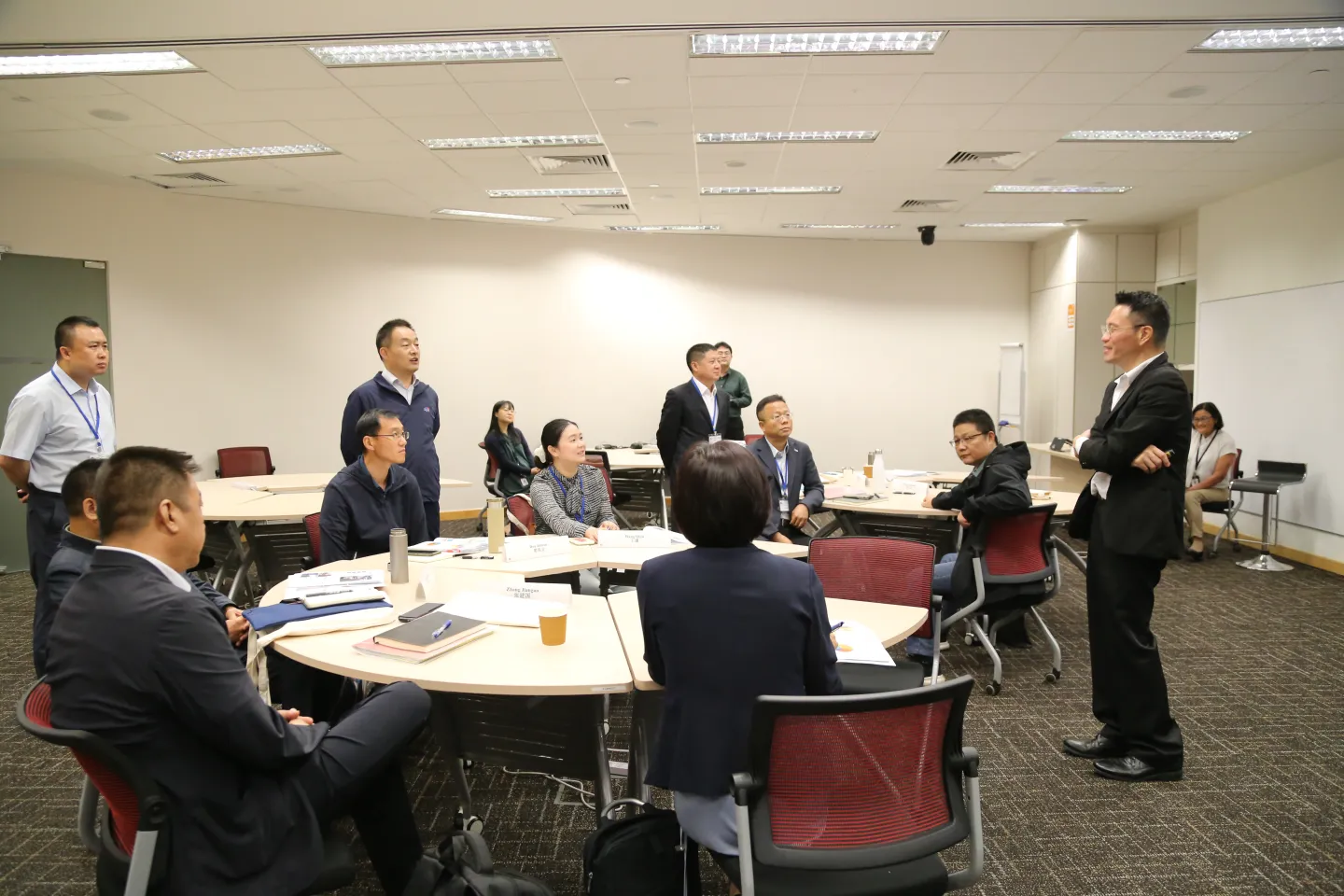 Discussions on integrating AI into vocational training with Mr. Peh Wee LENG, Director of School of Electronics and Info-Comm Technology, ITE ©ILO