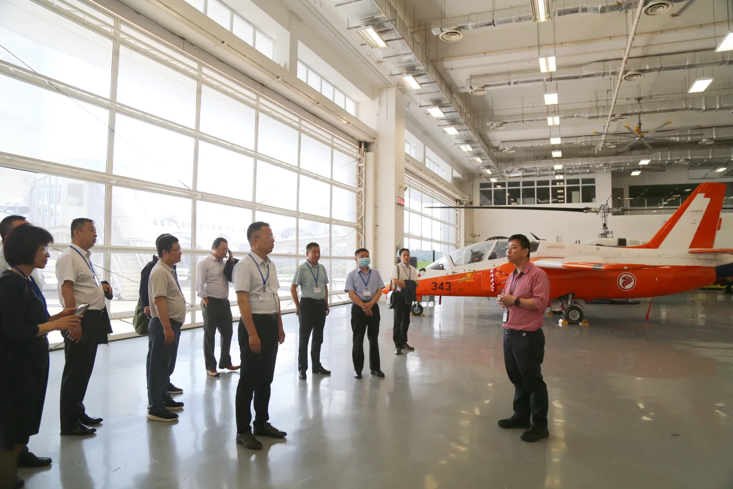 Chinese delegates visiting the aerospace professional training facilities in ITE College Central  ©ILO