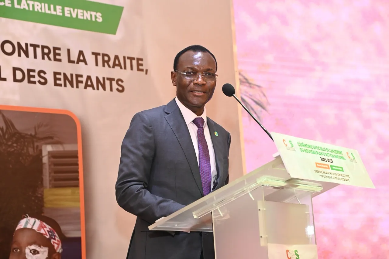 Coffi Agossou, Directeur régional adjoint du bureau régional de l'OIT pour l'Afrique, représentant Ndeye Coumba Diop, Directrice du bureau pays de l'OIT-Abidjan