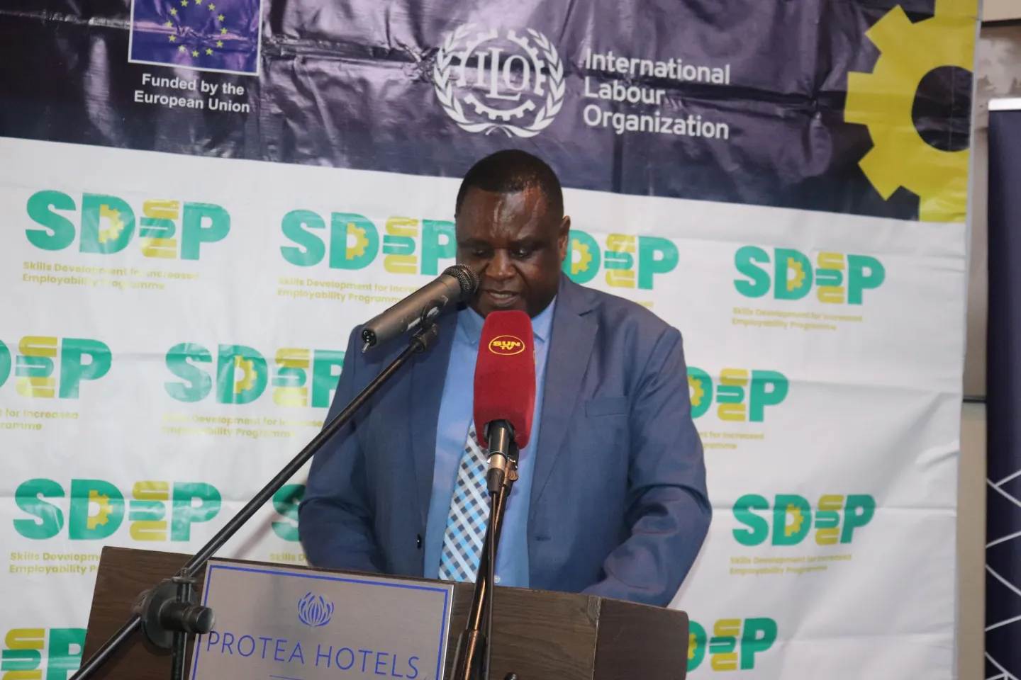 Mr. Wellington Chibebe speaks at the workshop.