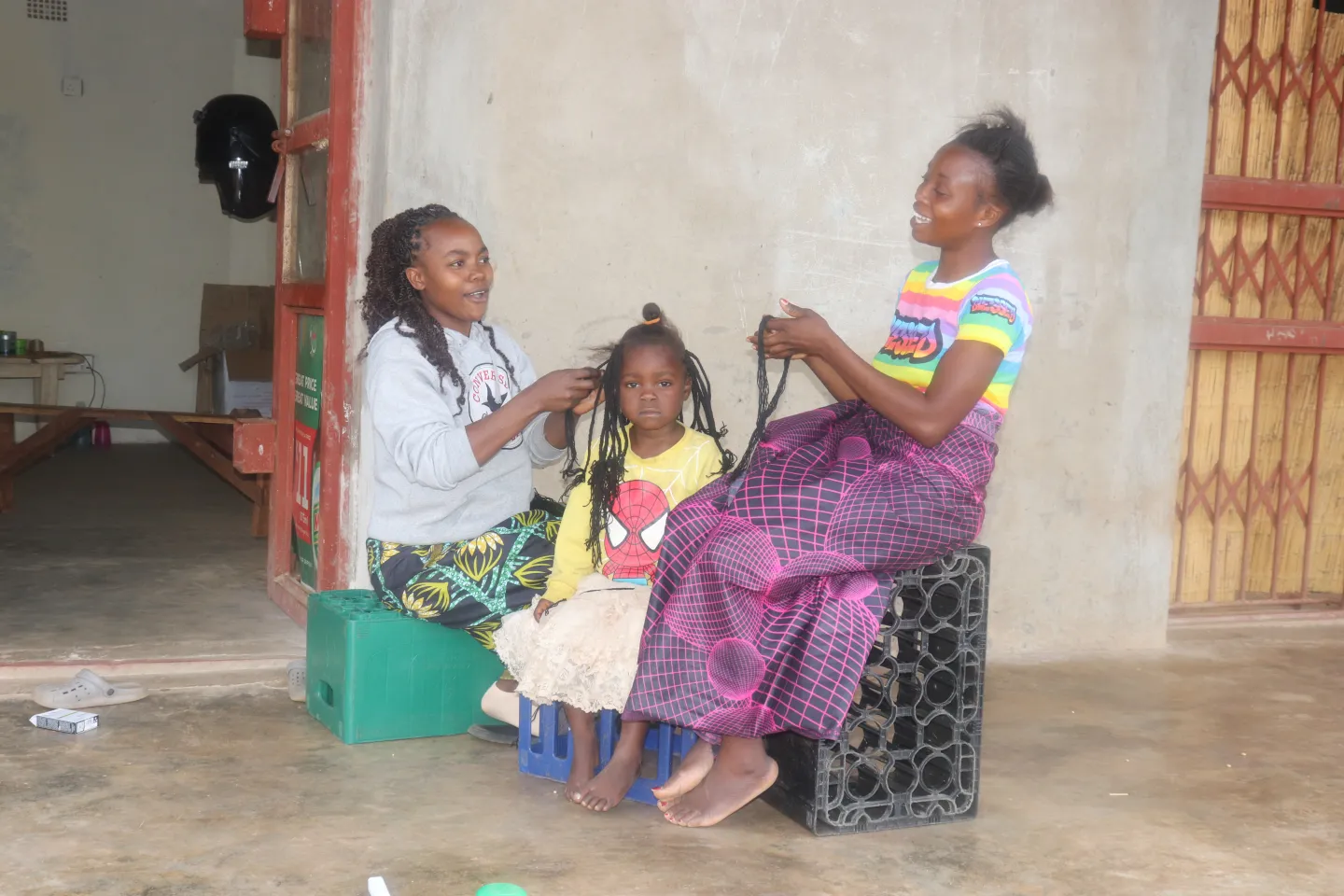 At just 23, Joyce Nyirenda is already a business owner. Her solar-powered salon and barbershop in Chitandika Village of Chipangali District is not only thriving- it is creating jobs.