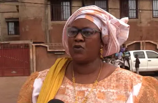  Santara Nana Maiga, présidente des femmes de ZRNY, saluant le projet HIMO de l'OIT