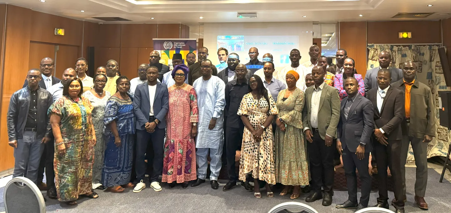 Photo de groupe au terme de l'atelier de partage d'expérience entre les membres des délégations du Rwanda, de la Guinée Bissau et de la Côte d'Ivoire 