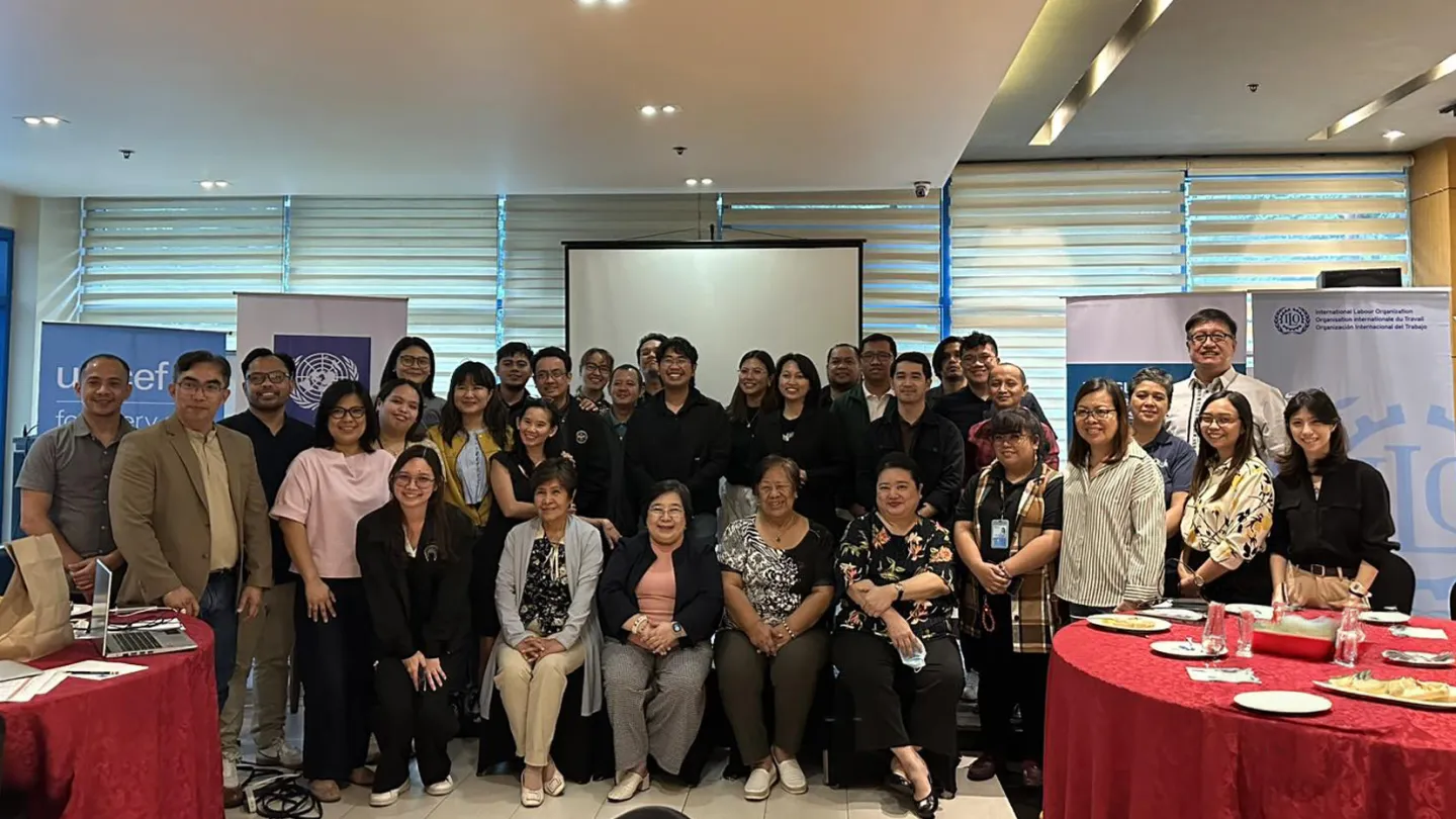 group photo of the consultation meeting