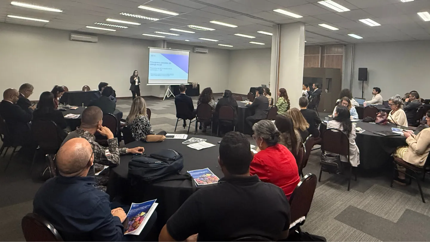 Curso reuniu lideranças indígenas e representantes do governo, do sistema de justiça, de organizações de trabalhadores e de empregadores, da academia e de agências da ONU.