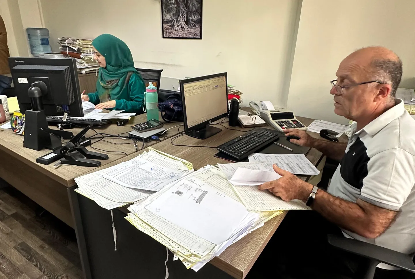 فريق الصندوق الوطني للضمان الاجتماعي يعمل على رقمنة بيانات الضمان الاجتماعي. بيروت، 24/10/2025