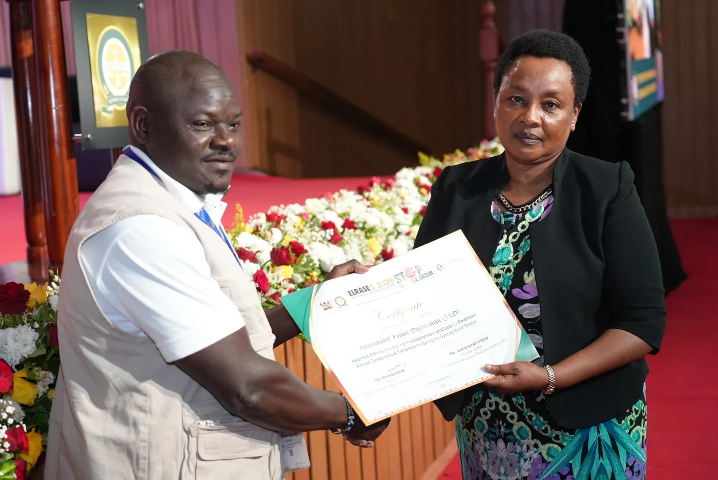 ILO National Officer Chris Duncan receives the certificate of appreciation from the Deputy Chief Justice of Kenya during the Employment and Labour Relations Annual Symposium and Exhibition III closing ceremony.
