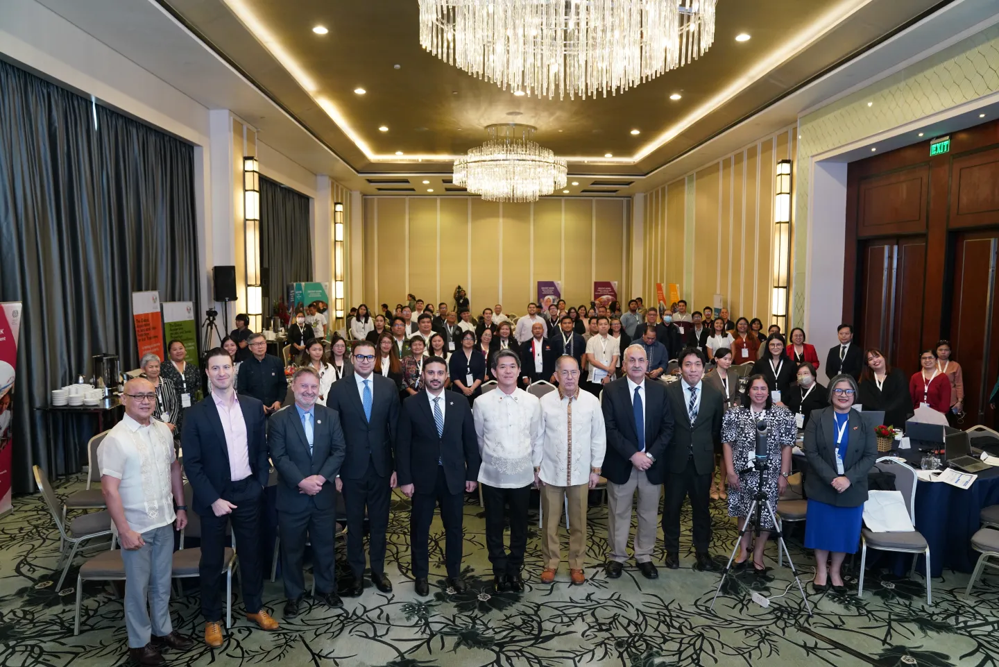 Participants of the national dialogue on sustainable aquaculture and decent work.