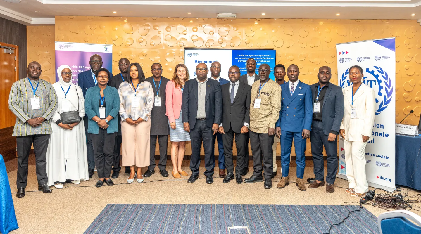 Photo de groupe lors de l’atelier de Cotonou réunissant les Agences de Promotion des Investissements (API) des États membres de l’UEMOA.