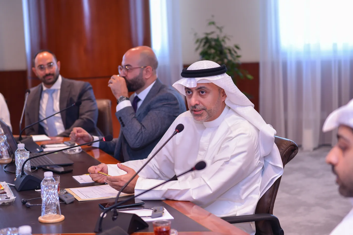 Participants in the Kuwait Artificial Intelligence and Productivity Report Validation Workshop