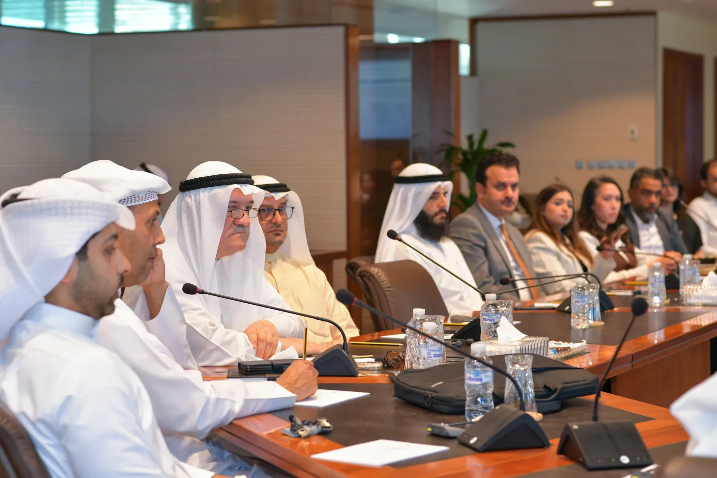 Participants in the Kuwait Artificial Intelligence and Productivity Report Validation Workshop
