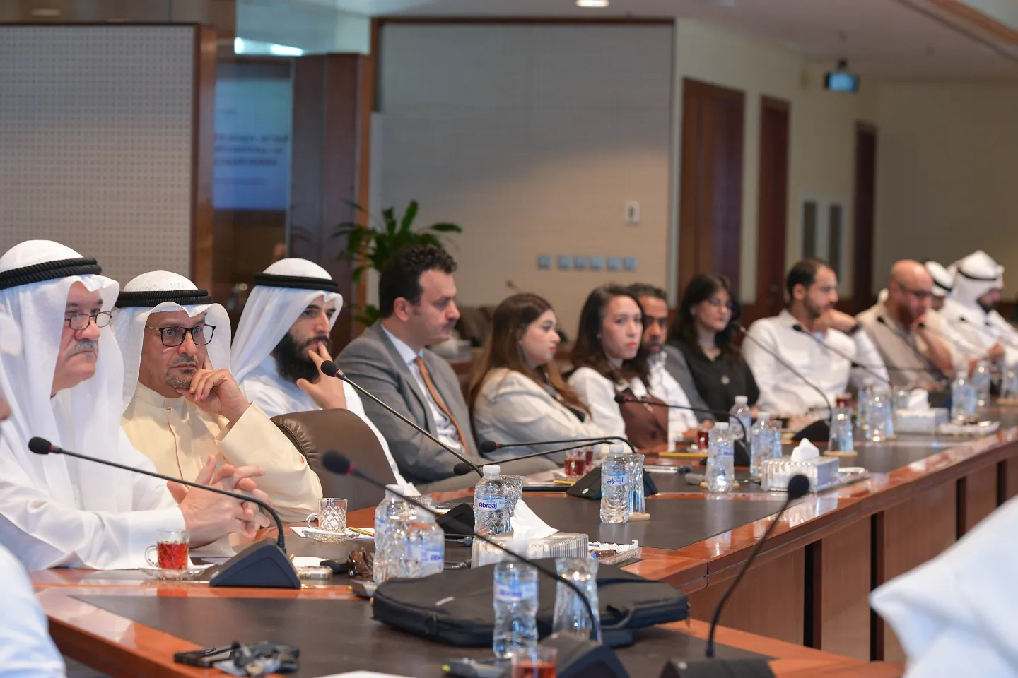 Participants in the Kuwait Artificial Intelligence and Productivity Report Validation Workshop
