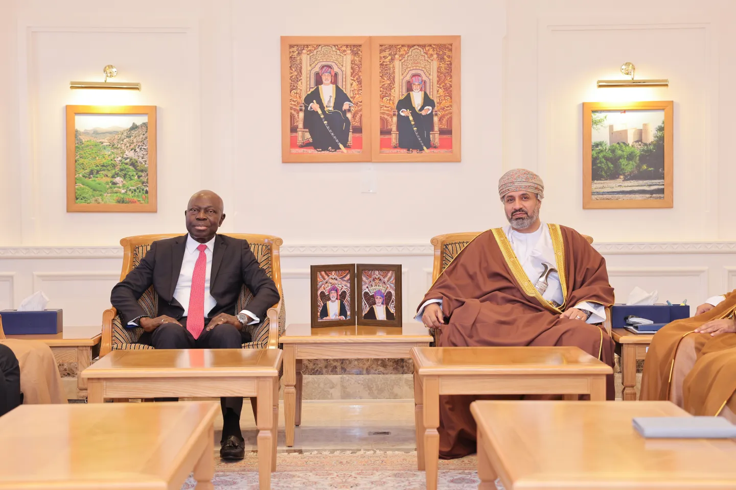 ILO Director-General Gilbert F. Houngbo and Omani Minister of Labour Mahad bin Said bin Ali Baawain. Muscat 15/12/25