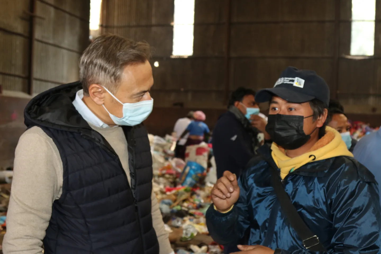 Mr. Numan &Ouml;zcan hearing a waste segregator's experiences at their workplace.