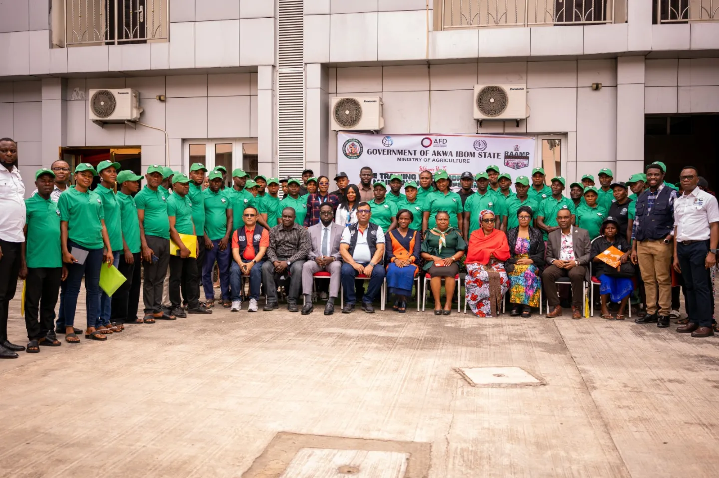 A large group of trained Road Maintenance Group members pose together after completing training in Akwa Ibom State under the RAAMP rural road maintenance programme