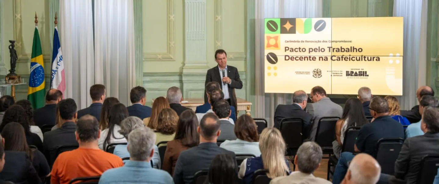 O ministro do Trabalho e Emprego, Luiz Marinho, participou do evento ao lado do Governador do Estados e de representantes de entidades ligadas à produção de café, da Mesa Nacional do Café e de organizações de trabalhadores.