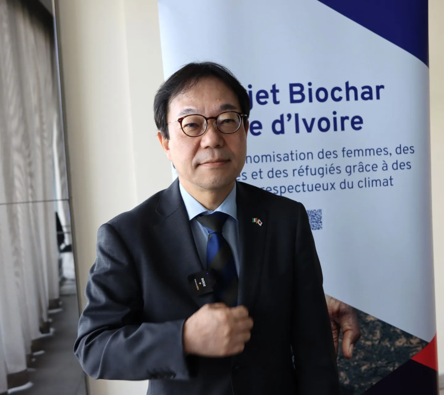 Junji Gomakubo, Ambassadeur du Japon en Côte d’Ivoire, à la tribune, présentant les enjeux stratégiques du biochar pour une agriculture durable et résiliente