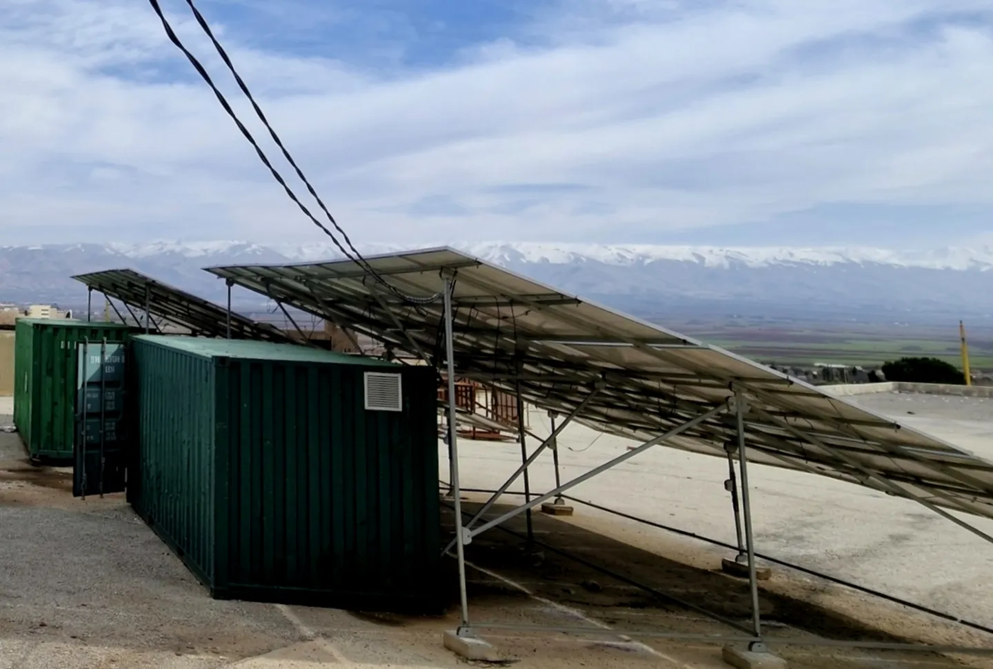 Portable solar energy solution installed in the Union of Cooperatives of Deir El-Ahmar offering innovative solutions adapted to farmers’ needs. 