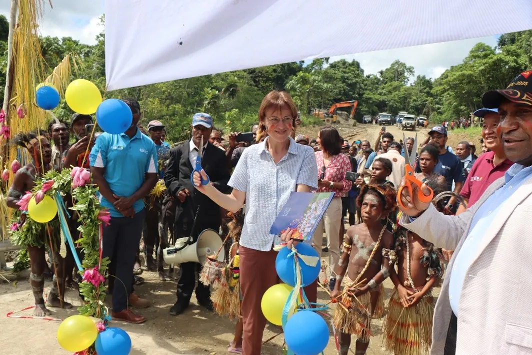 EU Ambassador (woman) cuts ribbon at project ceremony 