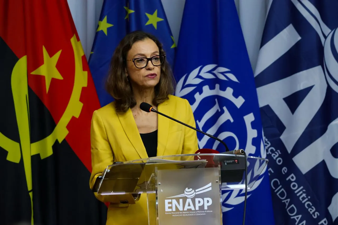Embaixadora da União Europeia em Angola, Rosário Bento Pais, a intervir na cerimónia de lançamento do boletim de estatísticas da protecção social de Angola