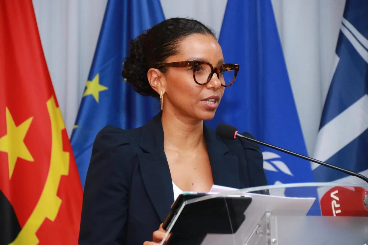 Denise Monteiro a intervir pela OIT no evento de lançamento do Boletim