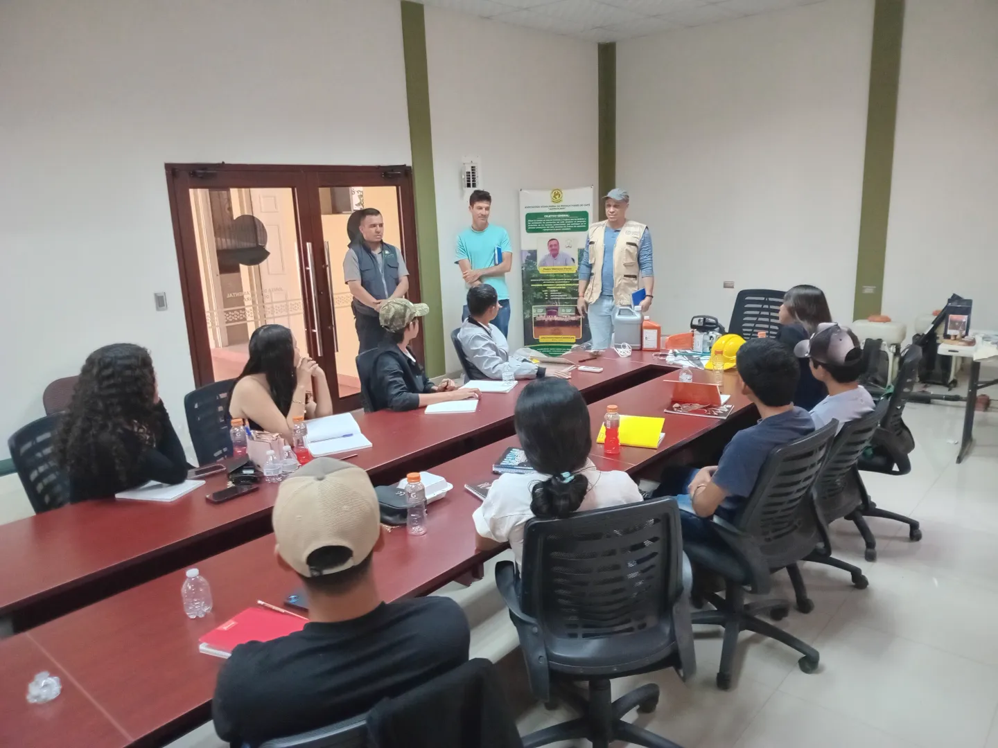 El Proyecto CLEAR Supply Chains liderado por la OIT está propiciando el aumento de las oportunidades de trabajo decente para adultos y jóvenes trabajadores en la cadena de valor del café para prevenir el trabajo infantil.