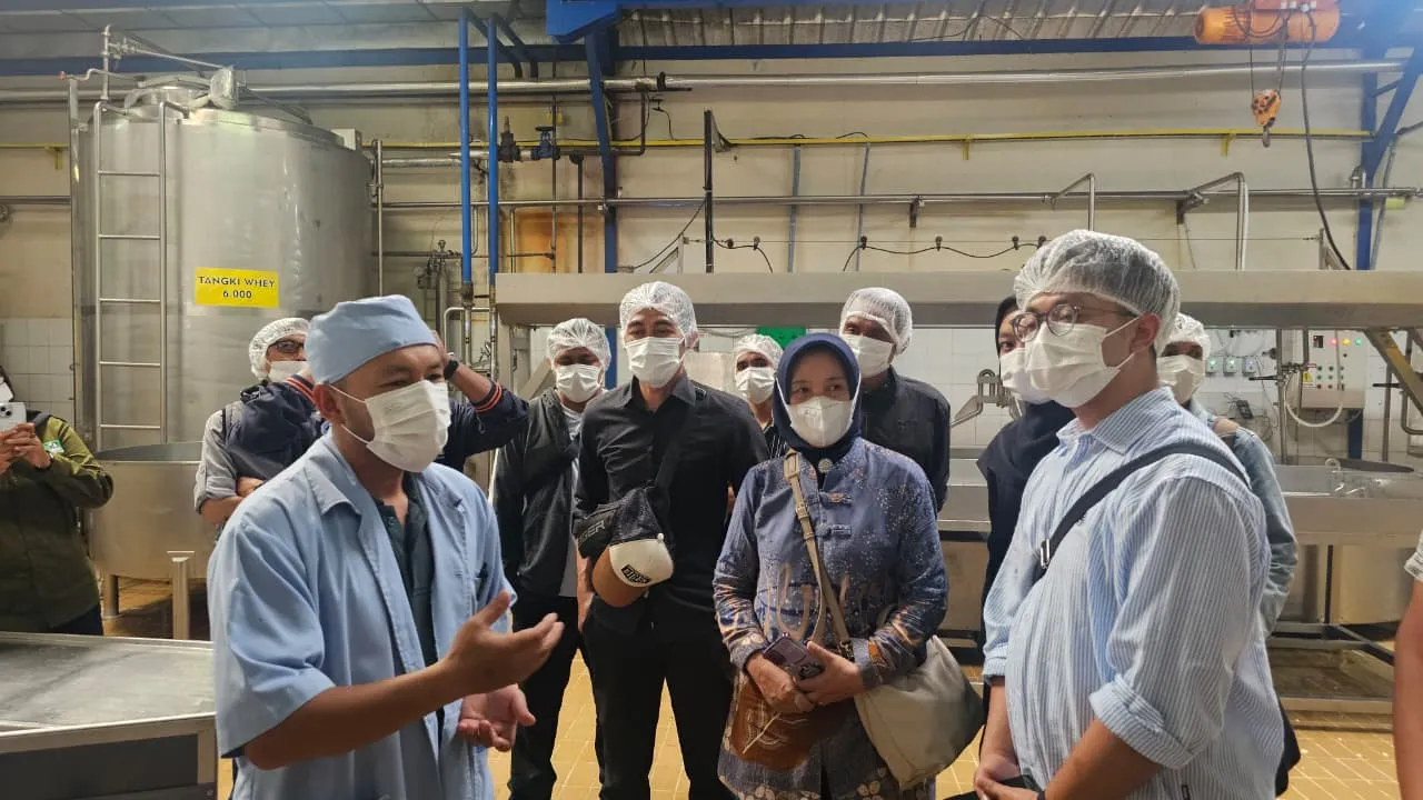 Knowledge sharing session in KPBS Pangalengan with dairy cooperatives from East Java