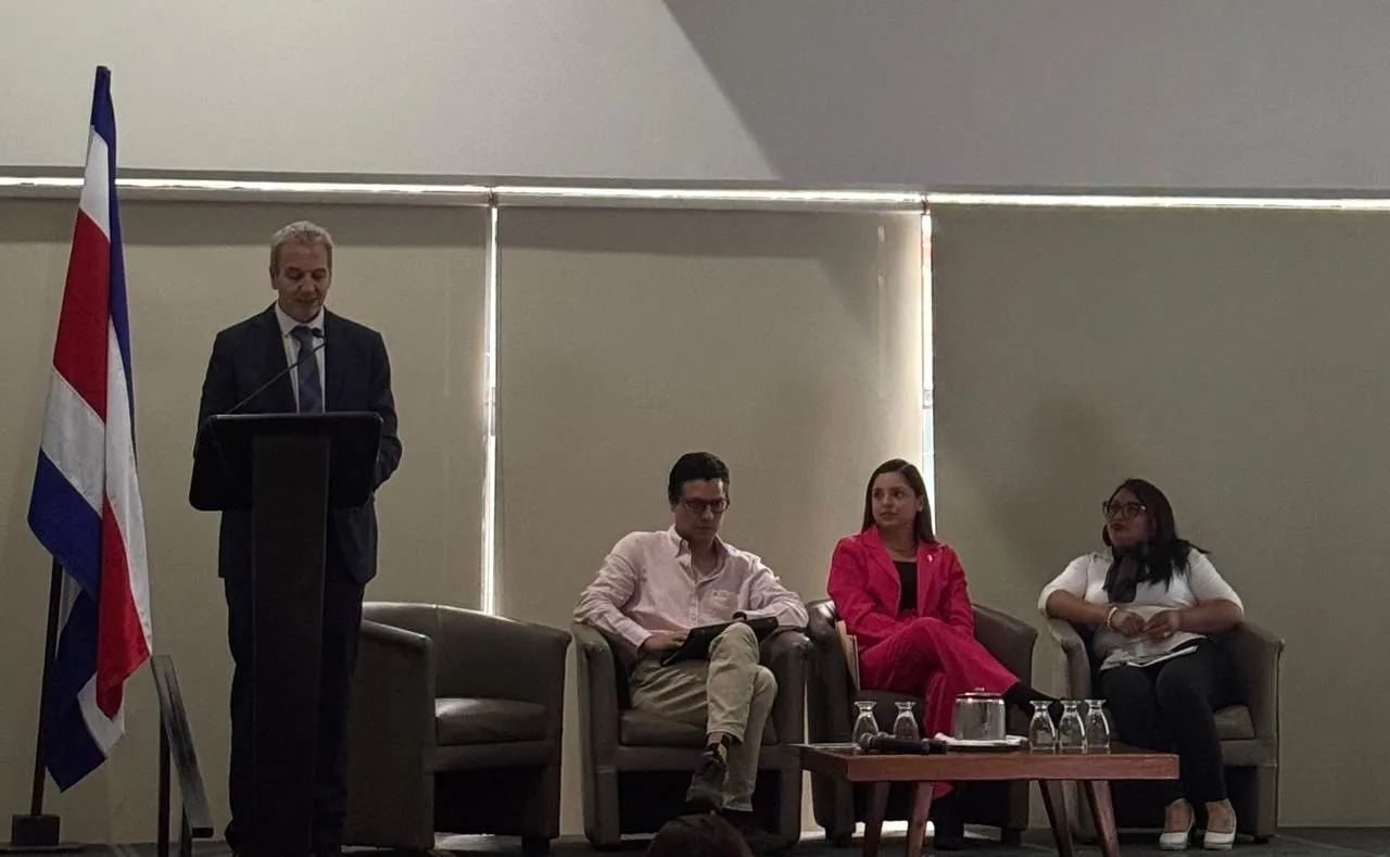 Eliel Hasson, Director de OIT América Central particpa en el evento Cuidando a quien nos cuida: Avances y prospectivas de la Agenda Interinstitucional de Trabajo Doméstico Remunerado