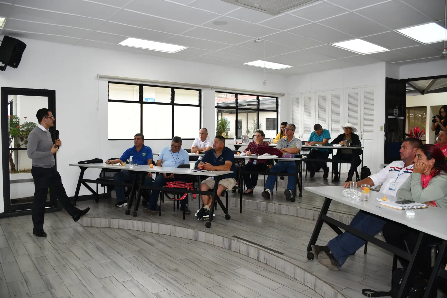 José Francisco Ortiz de la OIT explica el tema de formalizacion y acceso a la seguridad social