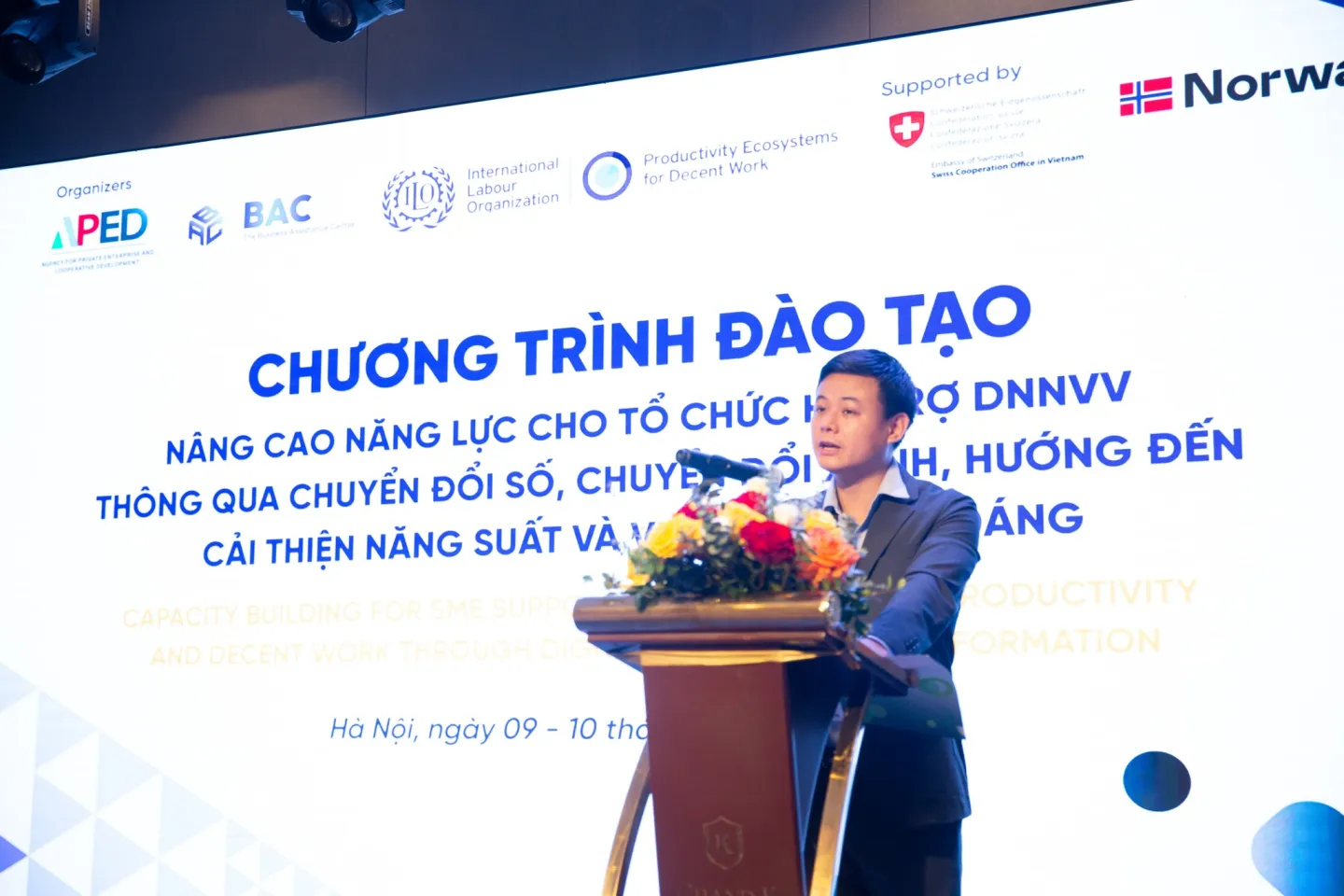 Mr Nguyen Xuan Tho speaks at the event