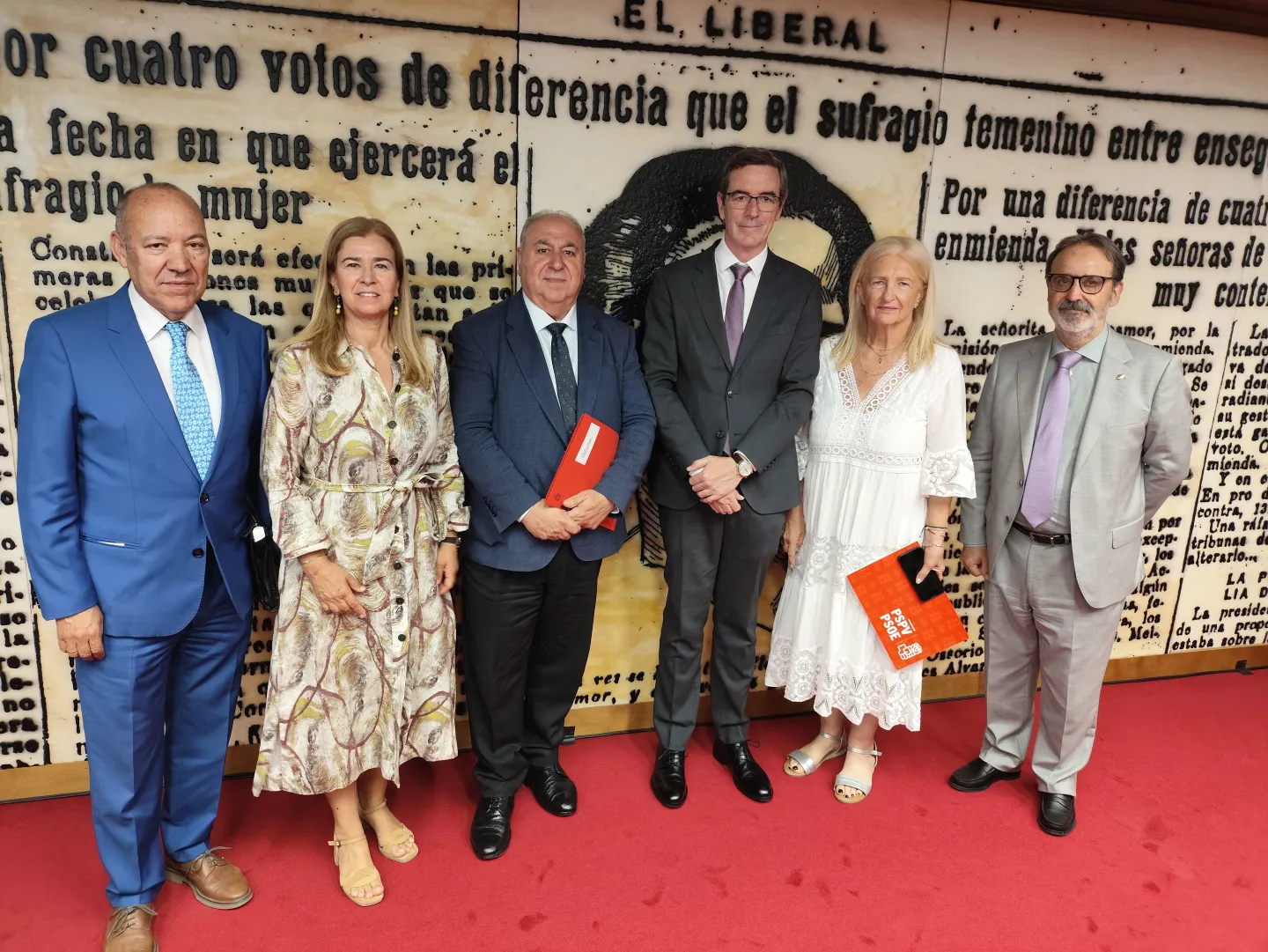 El Director de la  Oficina de OIT España, Félix Peinado Castillo, junto al Presidente y algunos miembros de la Comisión de Trabajo y Economía Social del Senado ©ILO