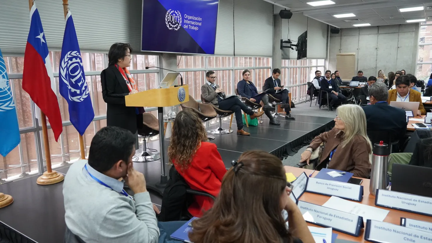 Fotografía de la directora de la OIT para el Cono Sur durante el taller regional sobre estadísticas de movilidad laboral.
