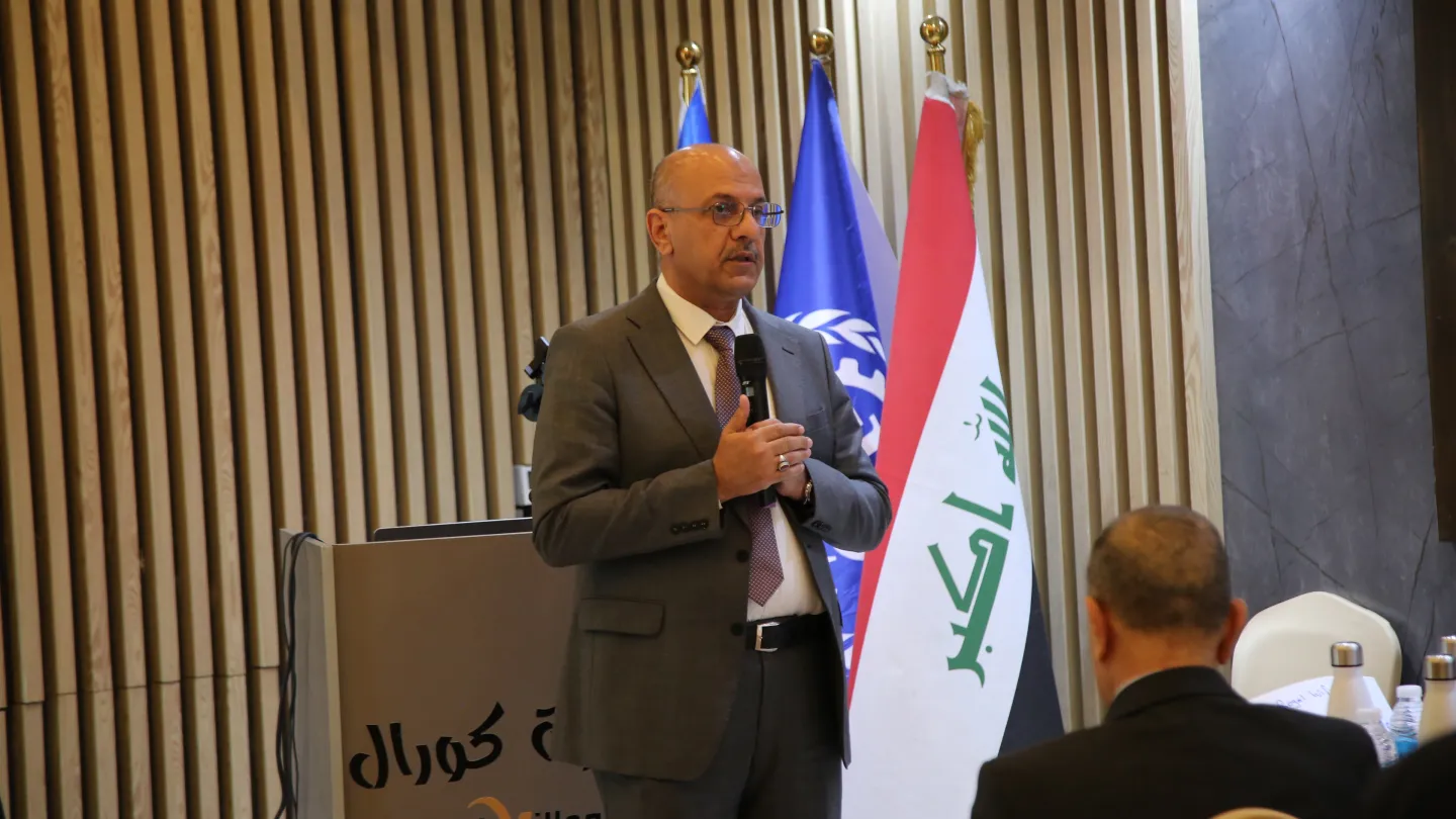 رئيس هيئة الإحصاء ونظم المعلومات الجغرافية في العراق الاتحادي، ضياء عوض، خلال كلمته الافتتاحية في ورشة العمل المخصصة لوضع اللمسات الأخيرة على «التعداد الوطني للقوى العاملة لعام 2026» والموافقة عليه. 10/8/2026