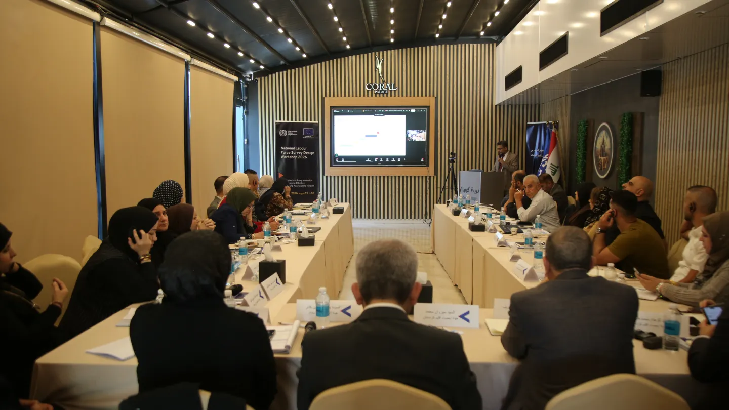 المشاركون في ورشة العمل الرامية إلى وضع اللمسات الأخيرة على «المسح الوطني للقوى العاملة لعام 2026» والموافقة عليه. 10/8/2026