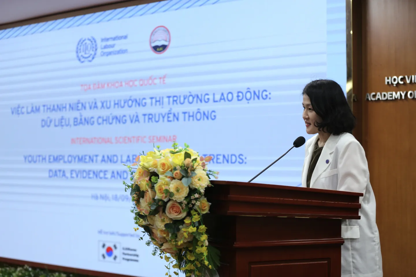 Ms Sinwon Park, Director of the ILO Country Office for Viet Nam, speaks at the event.