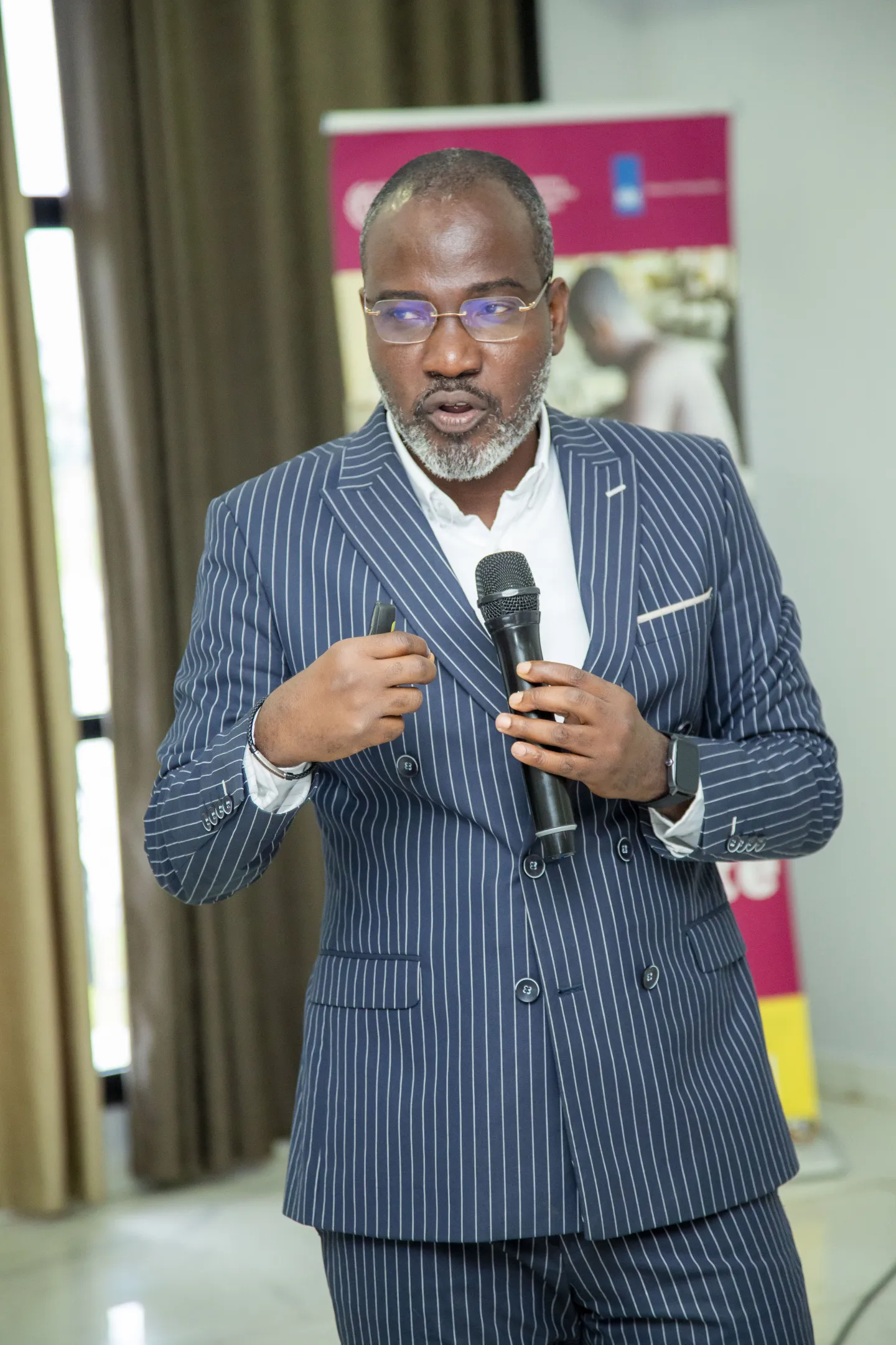 Ulrich Djè, Coordonnateur national des projets SAW et SAW-A, présente les défis de la filière cacao et souligne l’importance du dialogue social pour y apporter des réponses concertées.