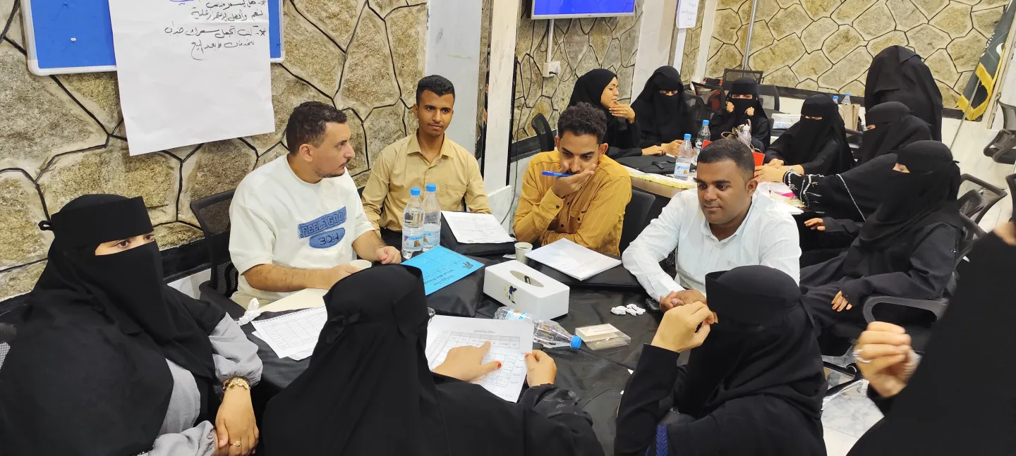 Participants discussing the Business Plans of their own projects during the entrepreneurship initiative, by the ILO in collaboration with the Chamber of Commerce and Industry in Taiz Governorate in Southwestern Yemen. 6/9/26