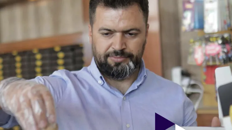A man stacking desserts on a tray