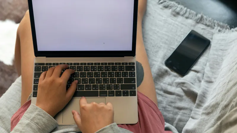 laptop screen white.jpg