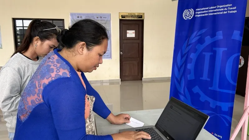 Workers self-enrol for social protection coverage online through free internet access in Siargao.